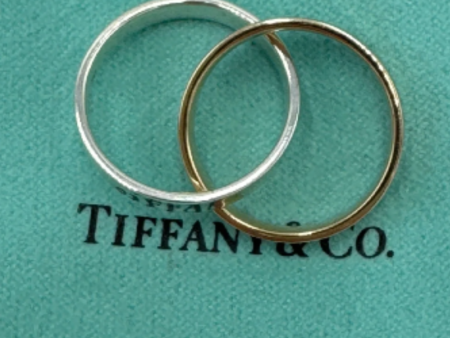 Tiffany & Company 18K Interlocking Luxury Ring Size: 6.25 For Discount